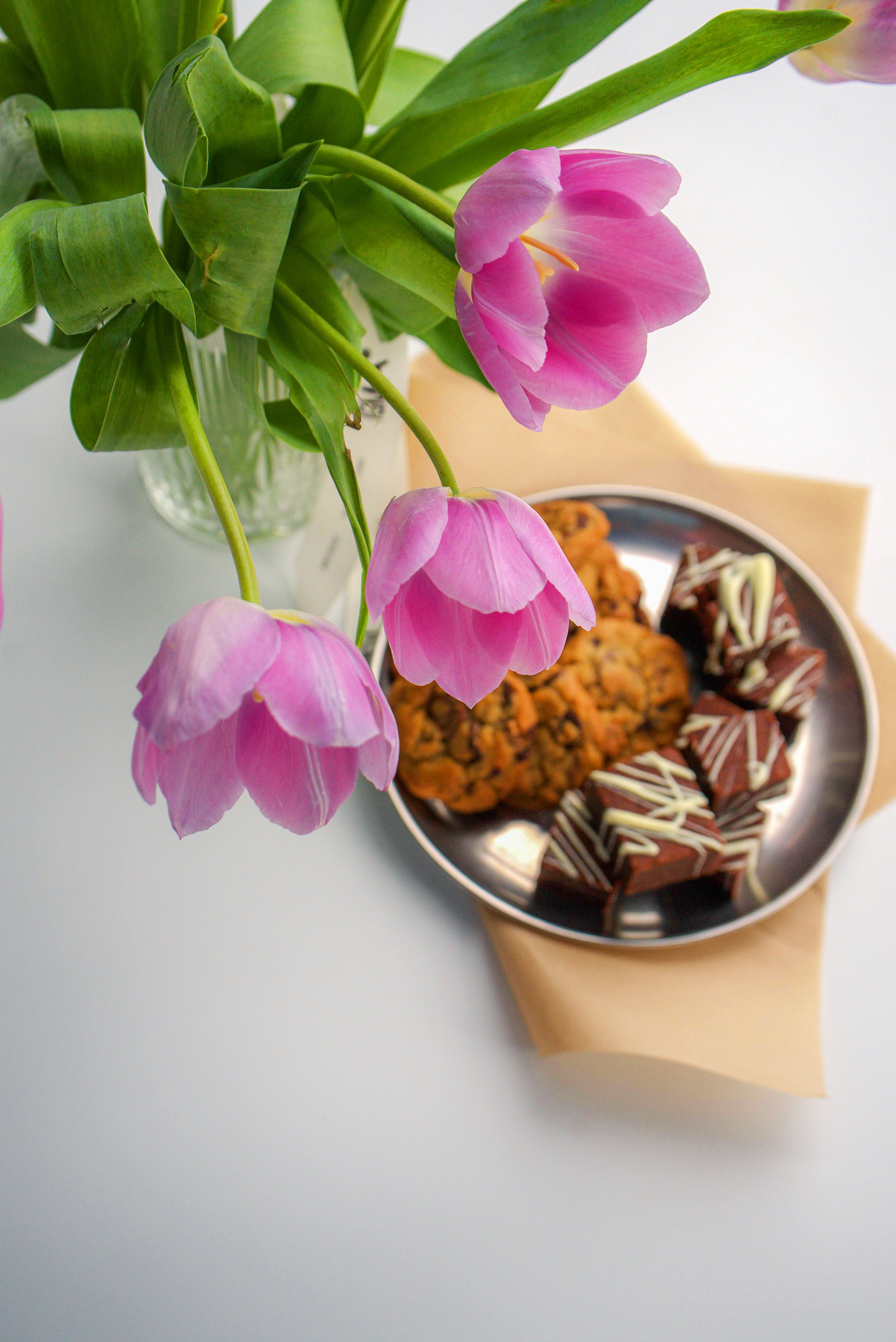 DESAYUNO CON FLORES PARA MAMÁ