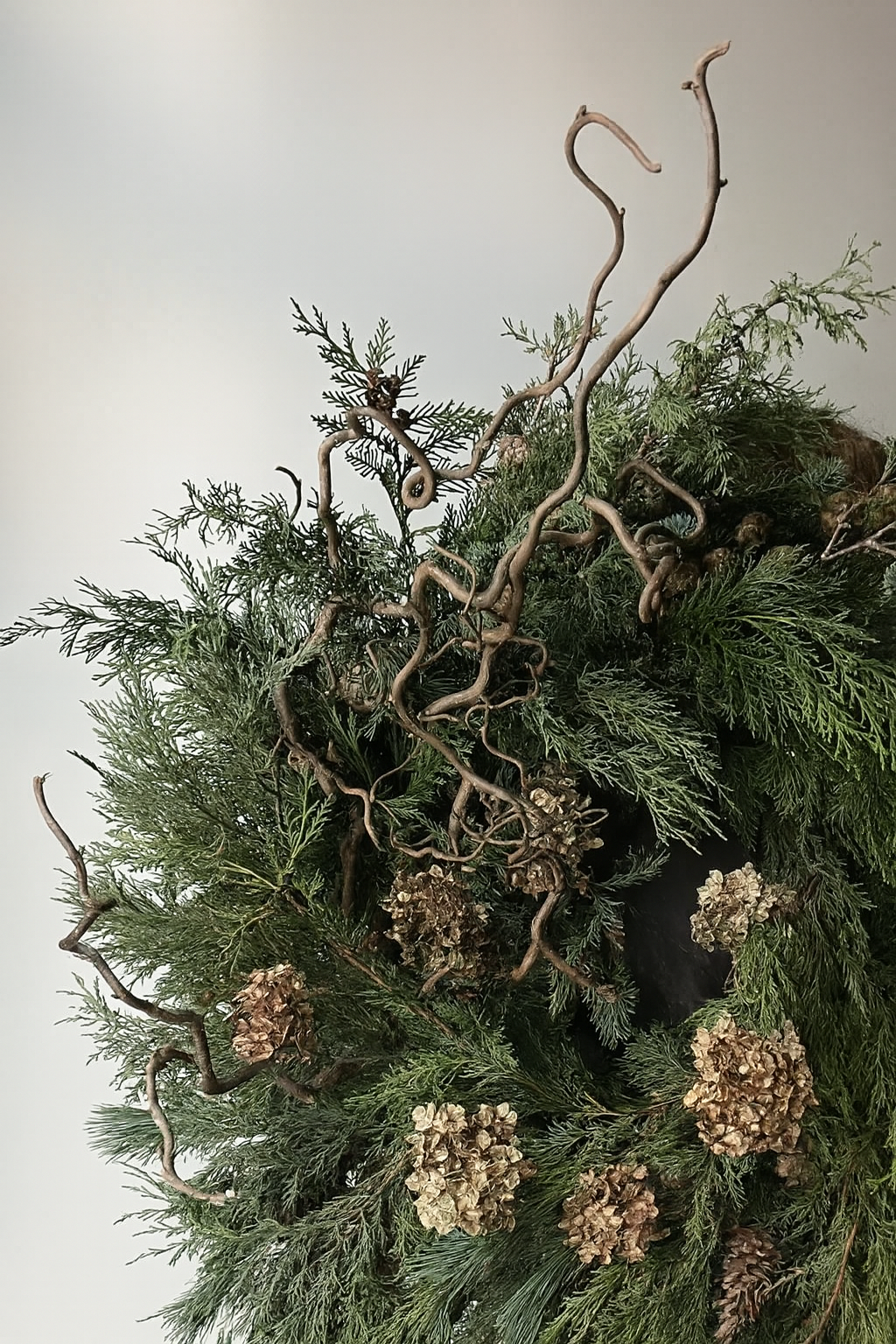 6 DE DICIEMBRE: CORONA DE NAVIDAD CONTEMPORÁNEA (sábado)