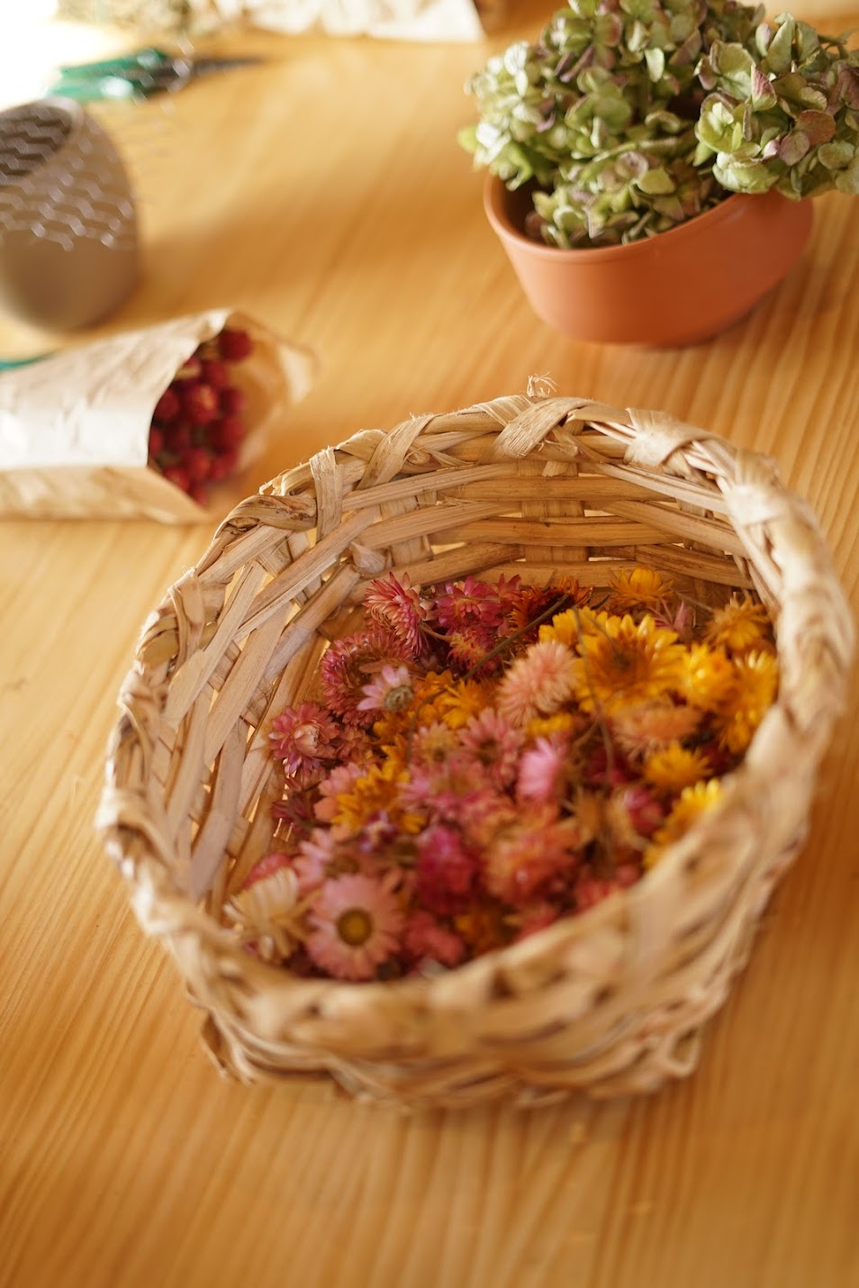 OCTOBER 11: FLORAL COMPOSITION IN PUMPKIN