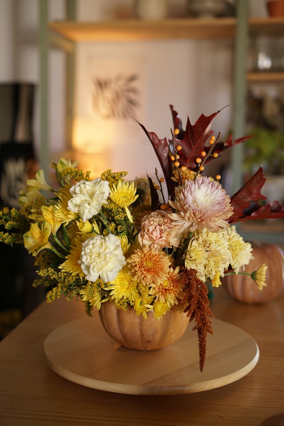 24 DE OCTUBRE: COMPOSICIÓN FLORAL EN CALABAZA