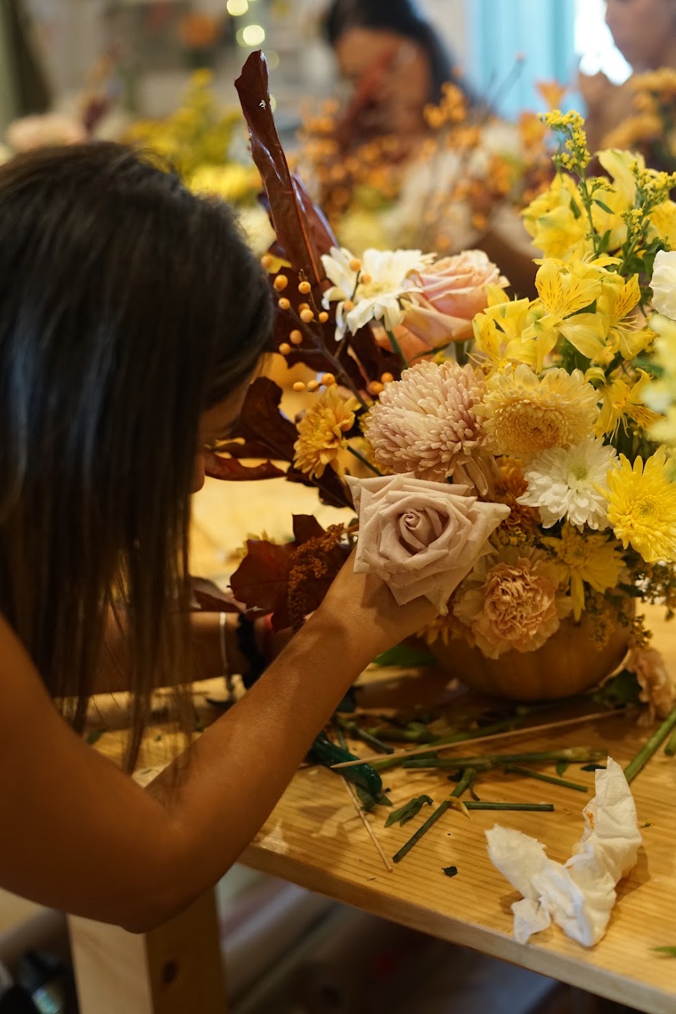 24 DE OCTUBRE: COMPOSICIÓN FLORAL EN CALABAZA
